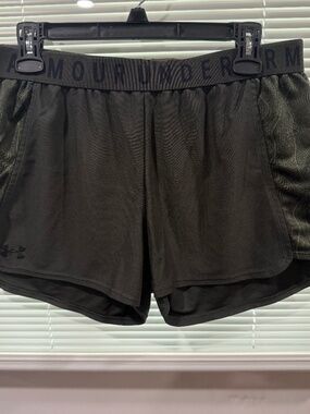 Under Armour Shorts Dark Green Womens Size Large Loose Heat Gear